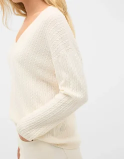 AUSTRALIAN MERINO V NECK CABLE KNIT