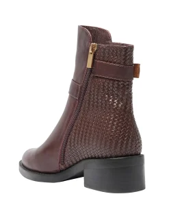CAPE ANKLE BOOT