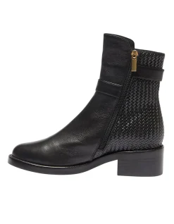 CAPE ANKLE BOOT