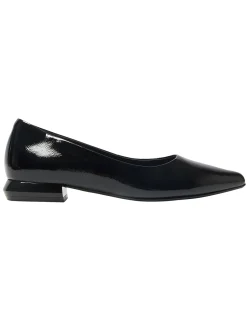 CASSIE FLAT