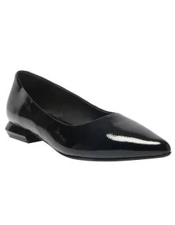CASSIE FLAT
