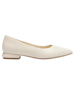 CASSIE FLAT