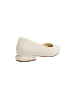 CASSIE FLAT