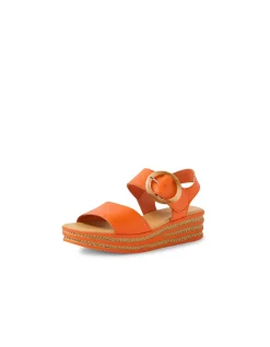 Cubbie New Buckled Platform Leather Sandals