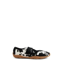 Dafne Cow Pony Strap Ballet Flats