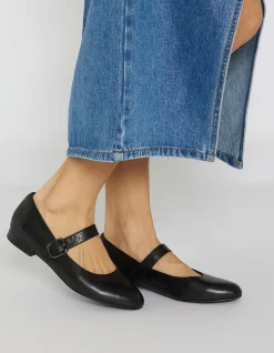 DANIELLE FLAT