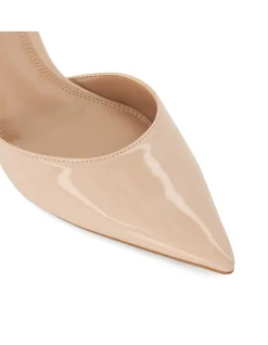 DEBATE COURT IN NUDE