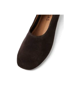 Eeco Chisel Toe Suede Ballet Flats