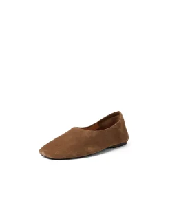 Eeco Chisel Toe Suede Ballet Flats