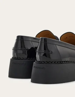 HUG BUCKLE CHUNKY LOAFER