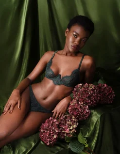 ISARA Plunge Bra