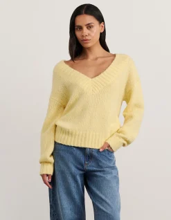 LILY FLUFFY V NECK KNIT