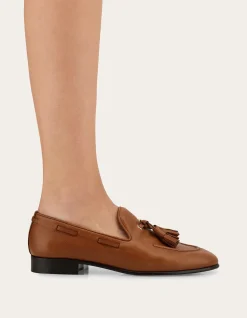 LOAFER WITH TASSEL DETAIL