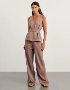 LOE BELTED TOP