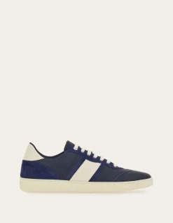 LOW TOP SNEAKER WITH SIGNATURE