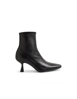 Luciole Chisel Toe Leather Ankle Boots