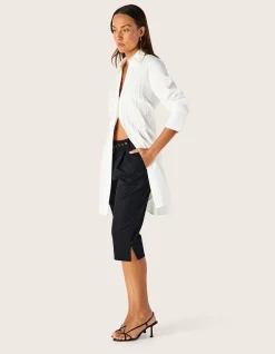 MILA CAPRI PANTS