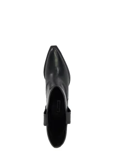 PLACING BOOT