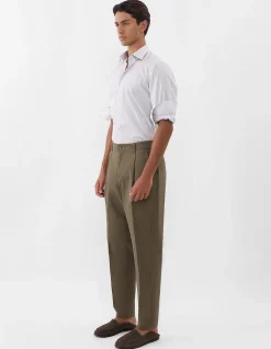PLEATED FRONT CHINO