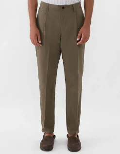 PLEATED FRONT CHINO