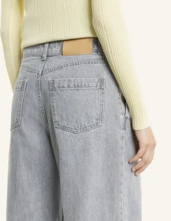 PLEATED JEANS