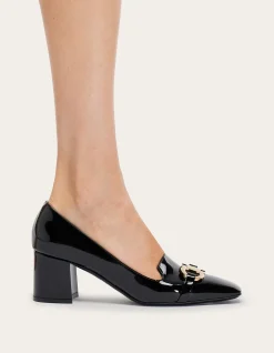 PUMP SHOE WITH GANCINI ORNAMENT