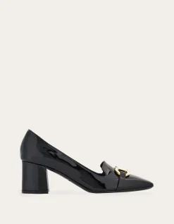 PUMP SHOE WITH GANCINI ORNAMENT