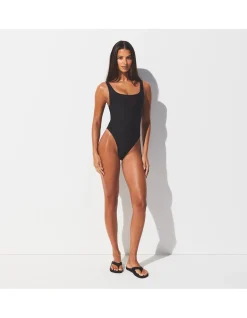 SIGNATURE SWIM SCOOP NECK ONEPIECE