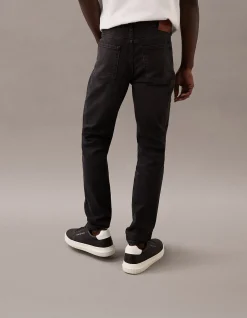 Slim Taper Essential Black Tapered Jeans