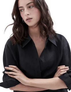 THE CLASSIC OVERSIZED LINEN SHIRT
