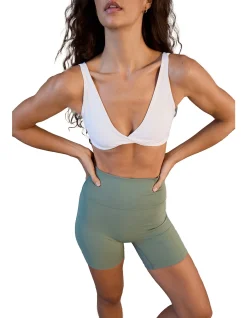 Ultimate Twist Front Medium Support Sports Bra