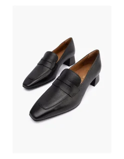 WOMEN'S WHIM SHOE